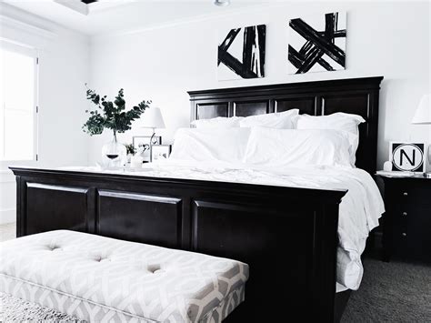 bedroom pictures black and white|black and white room decor.